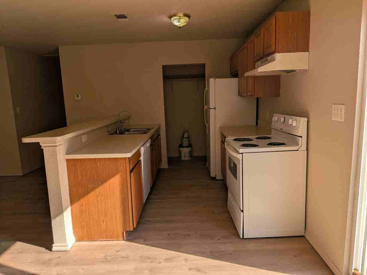 6205 S Lakeside Hills Ct #NA - Photo 5 of 10