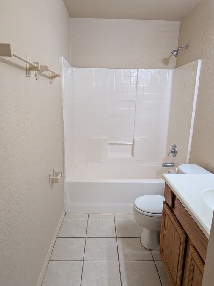 6205 S Lakeside Hills Ct #NA - Photo 7 of 10
