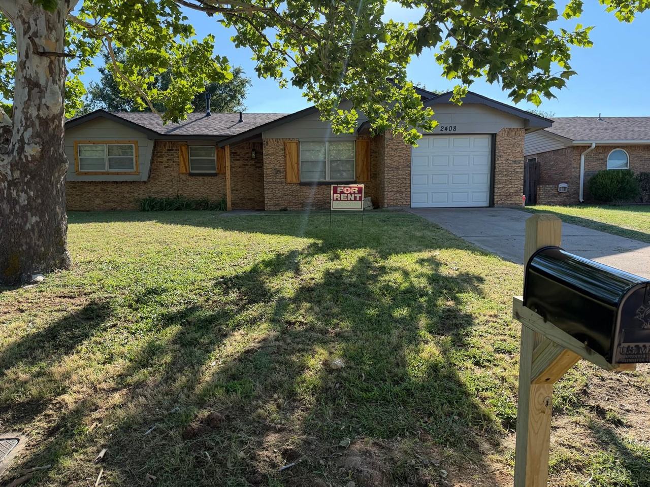 2408 Nw Norman Cir #NA - Photo 2 of 23