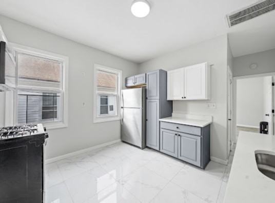 210 W Price St #2L - Photo 2 of 12