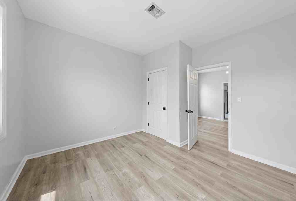 210 W Price St #2L - Photo 7 of 12