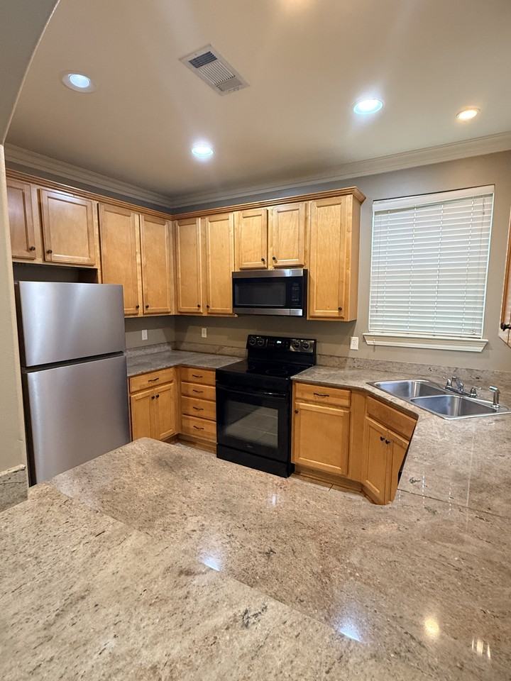 19025 Aiden Ln #A - Photo 4 of 11