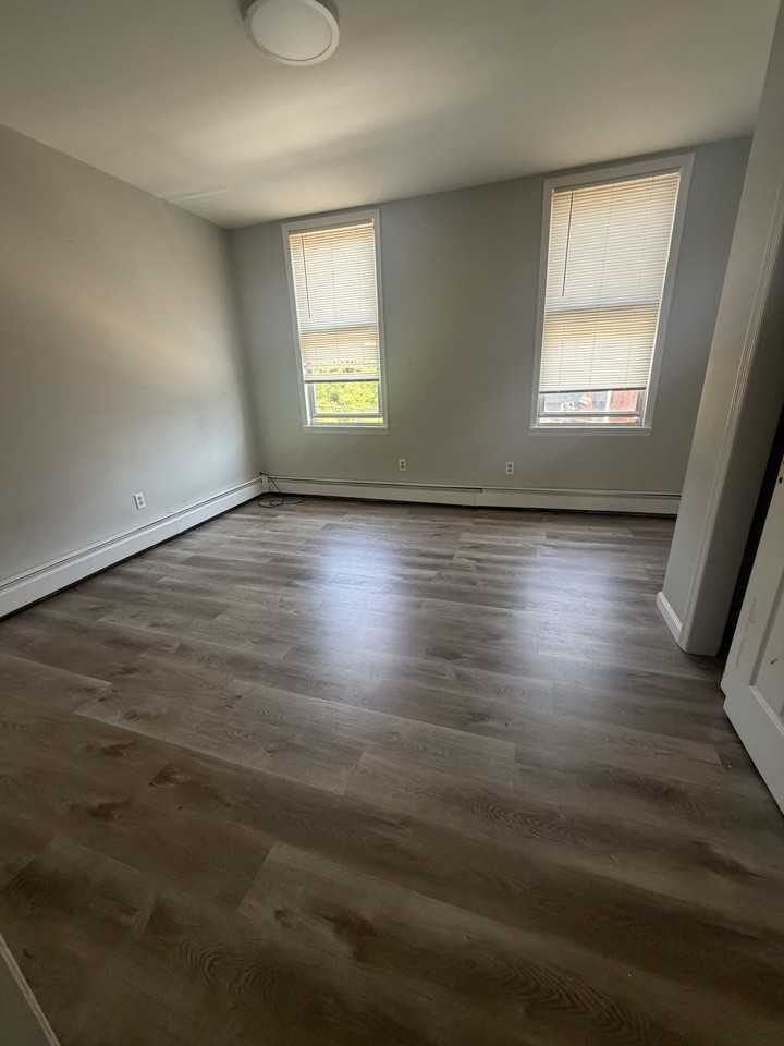 93 Franklin St #3R - Photo 5 of 8