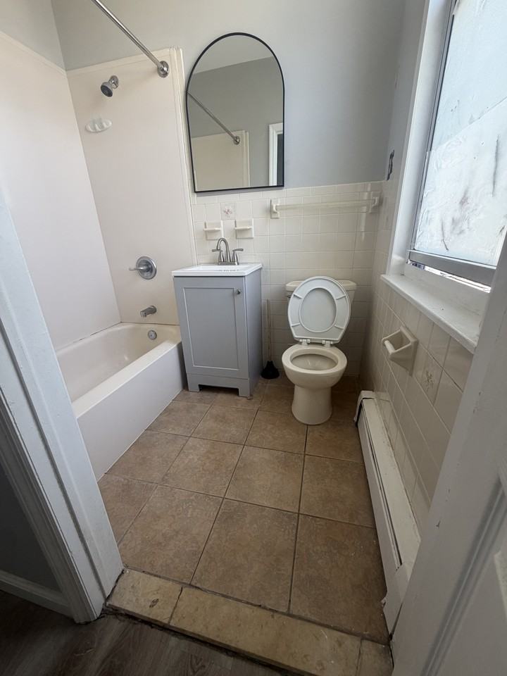 93 Franklin St #3R - Photo 7 of 8