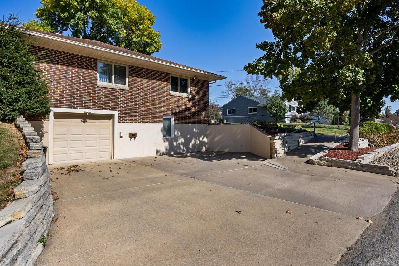 1405 Northview Dr #NA - Photo 2 of 41