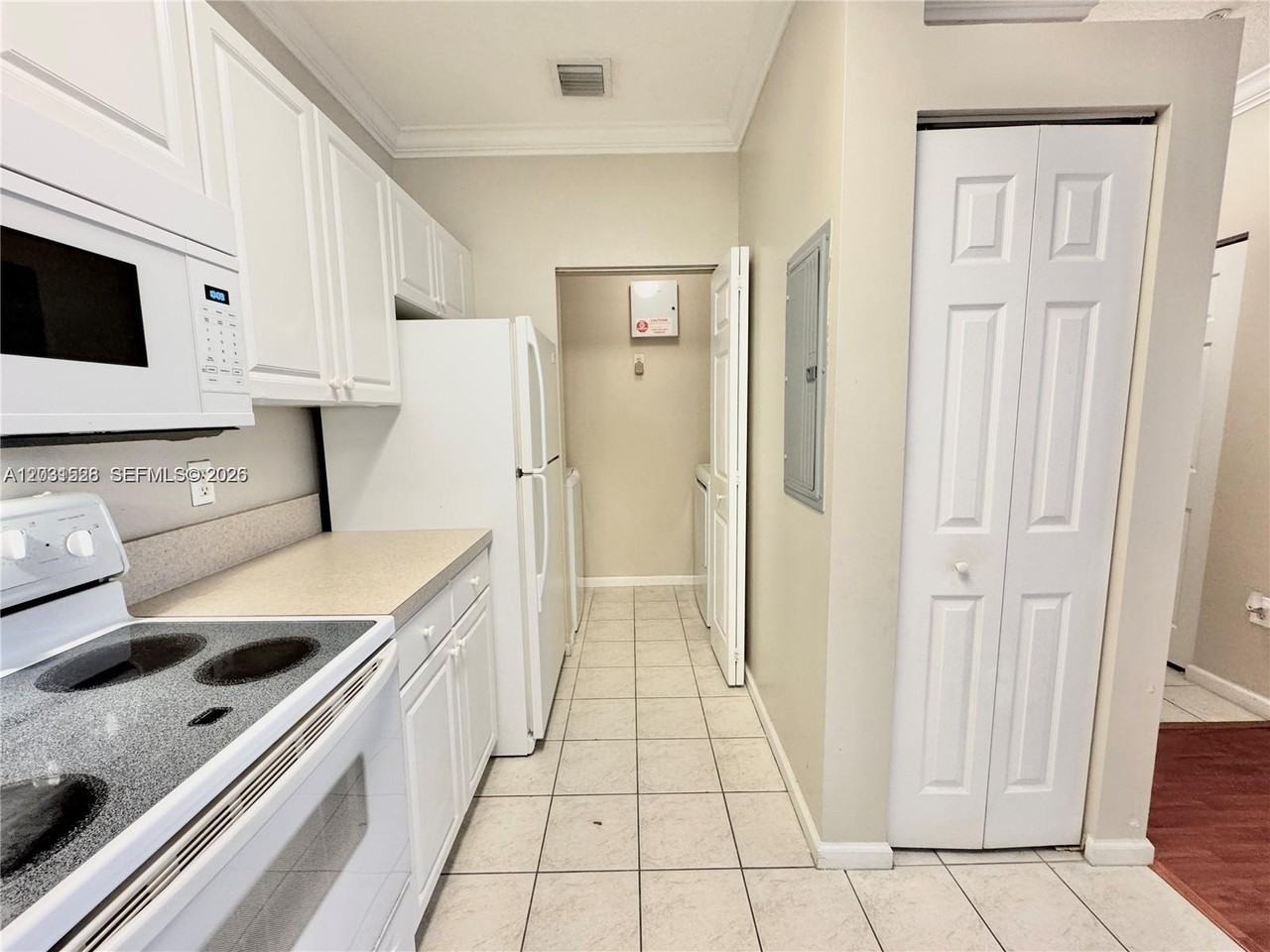 4700 Southwest 160th Avenue - Photo 6 of 12