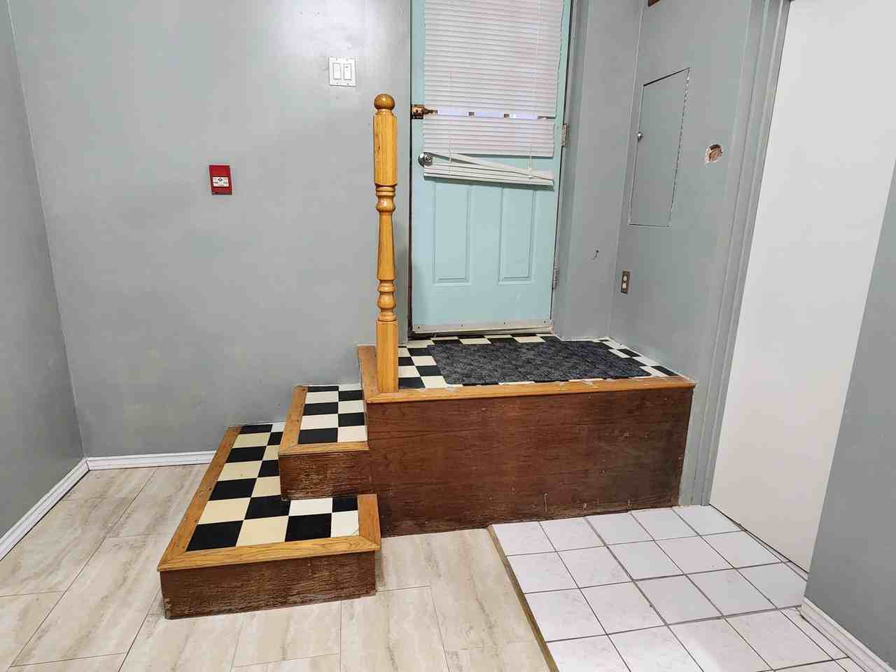 22 Woodlawn Ave W - Photo 2 of 8