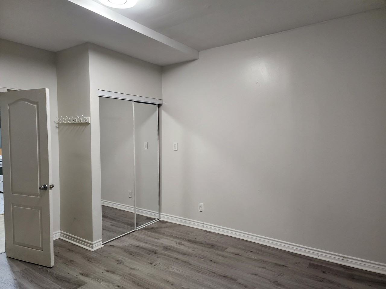 22 Woodlawn Ave W - Photo 6 of 8