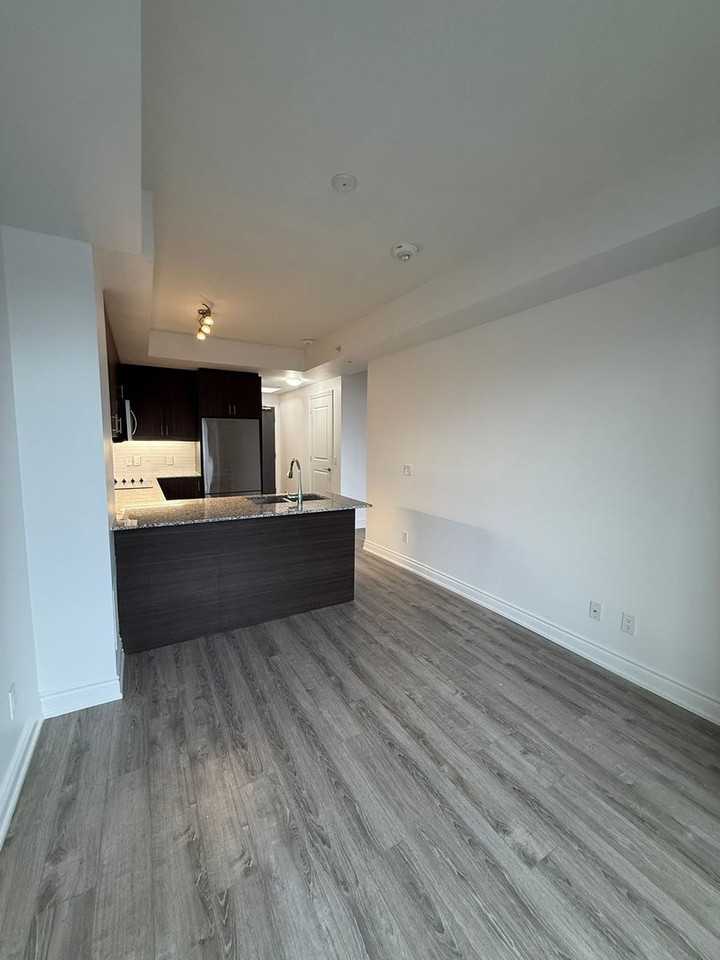9618 Yonge St - Photo 4 of 12