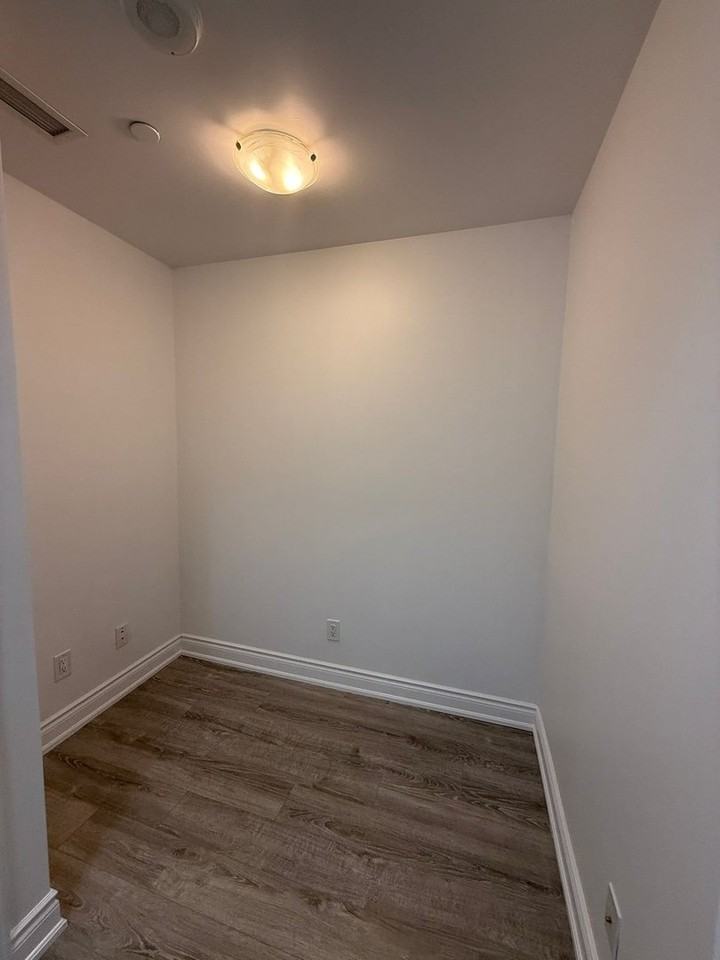 9618 Yonge St - Photo 5 of 12