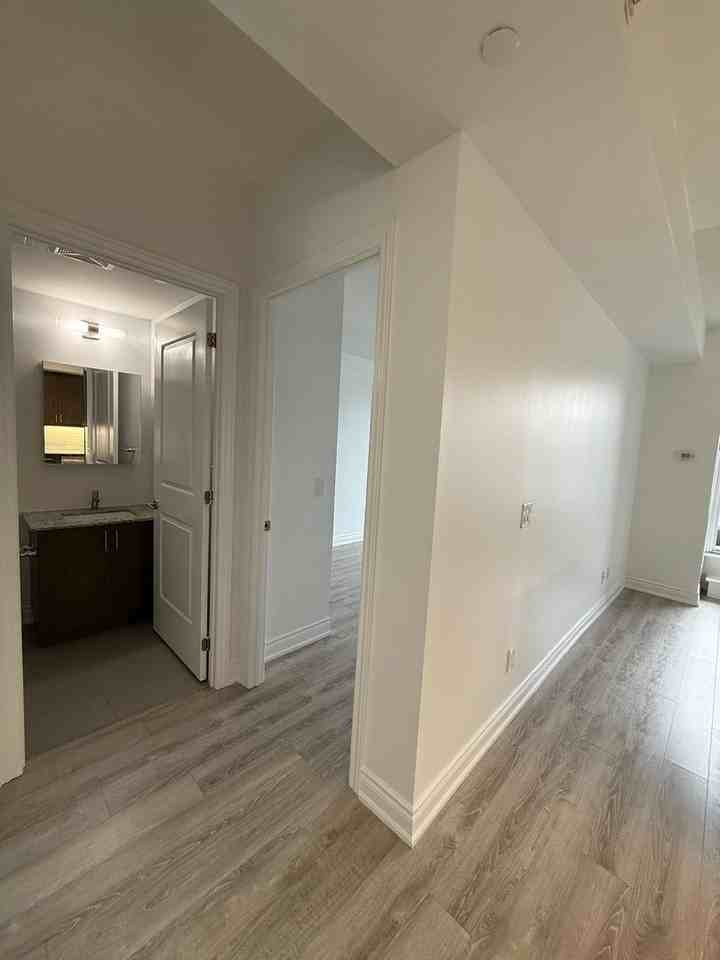 9618 Yonge St - Photo 6 of 12