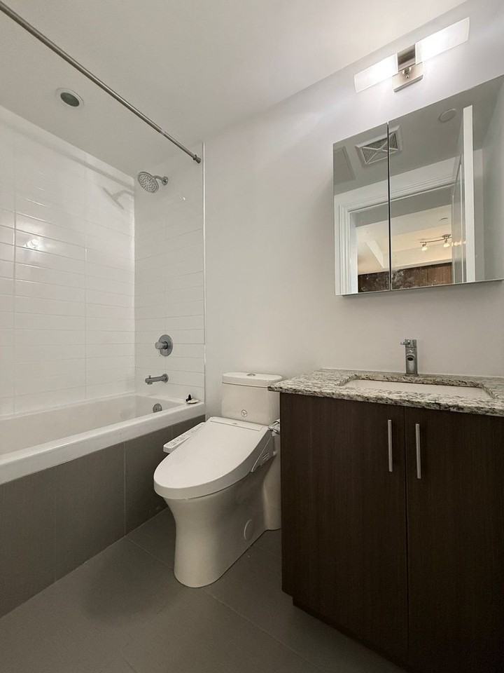 9618 Yonge St - Photo 7 of 12