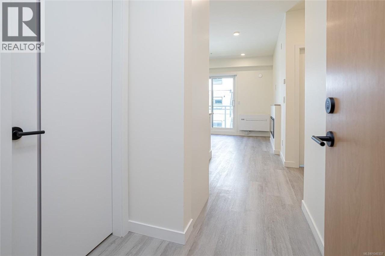 1102 Esquimalt Rd - Photo 2 of 7