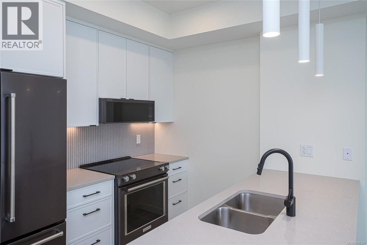 1102 Esquimalt Rd - Photo 4 of 7