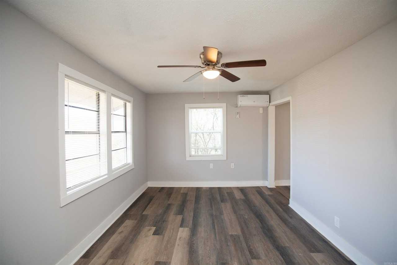 914 E 17th St - Photo 2 of 14