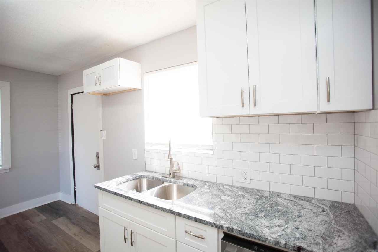 914 E 17th St - Photo 6 of 14
