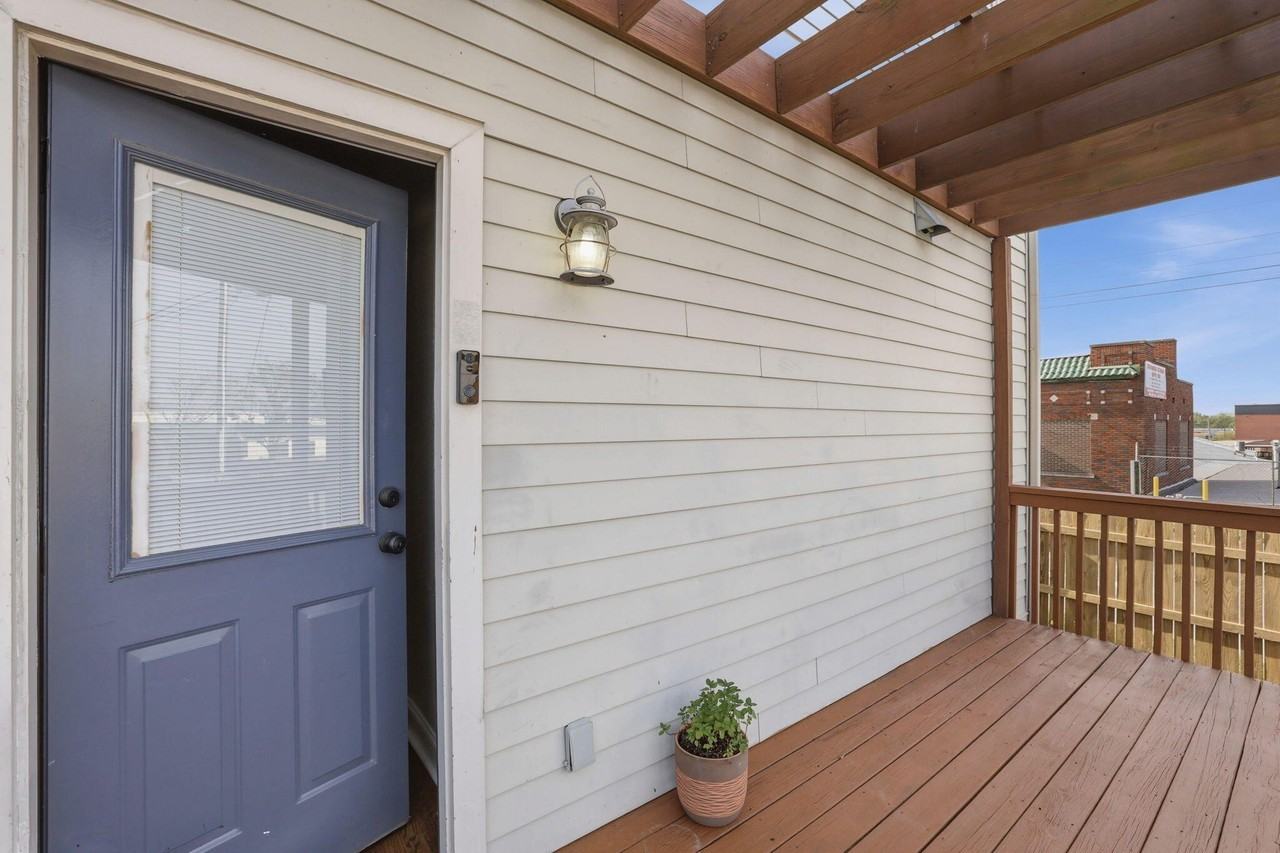1089 Park Ave - Photo 5 of 25
