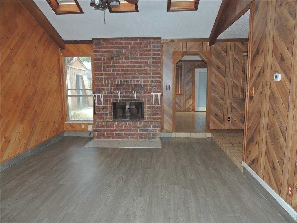 2187 Glenwood Dr - Photo 2 of 10