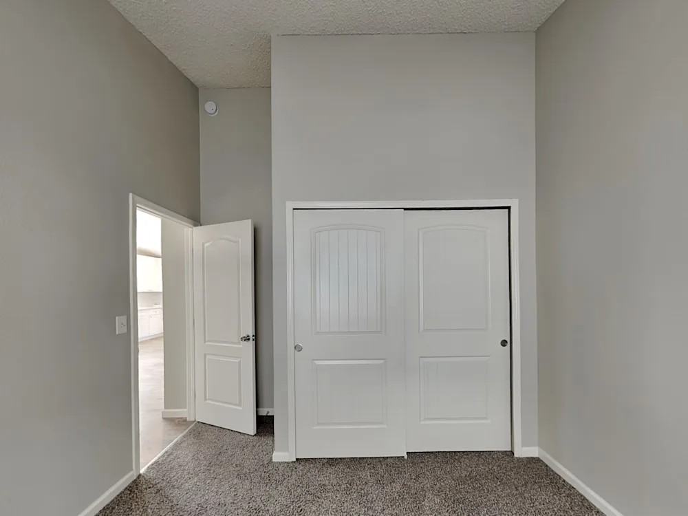 6142 Oakwood Boulevard - Photo 3 of 8