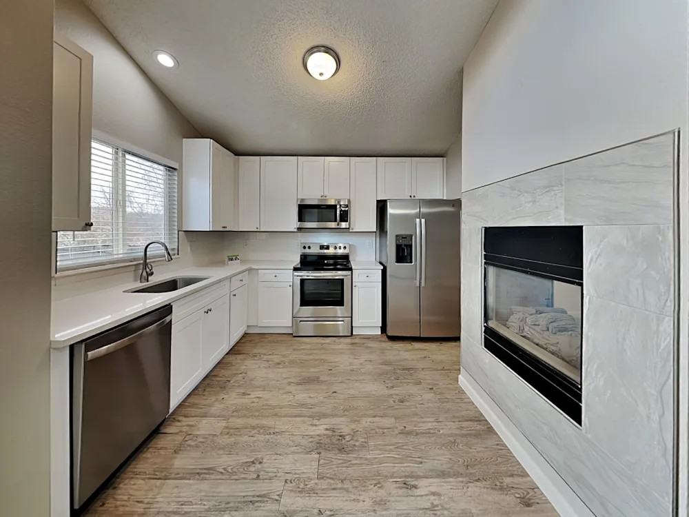6142 Oakwood Boulevard - Photo 4 of 8