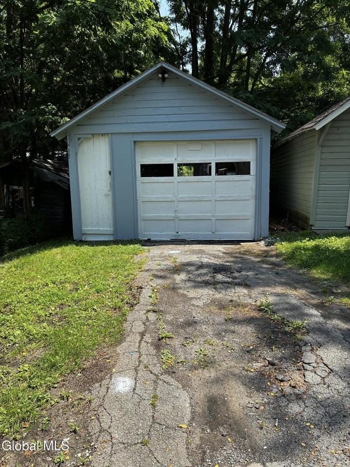44 S Perry St - Photo 5 of 20