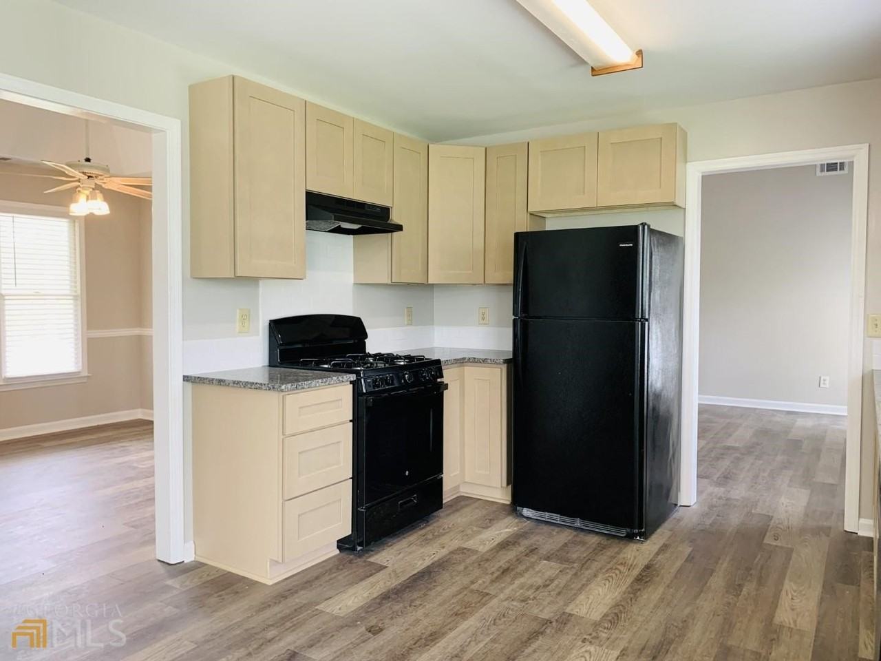 61 Garden Hills Dr - Photo 4 of 28
