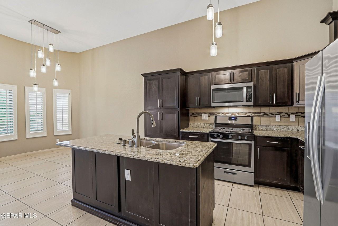 14949 Jerry Armstrong Ct - Photo 5 of 31