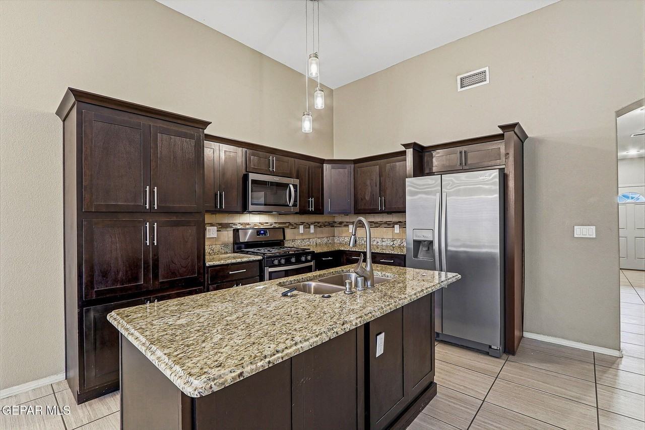 14949 Jerry Armstrong Ct - Photo 7 of 31