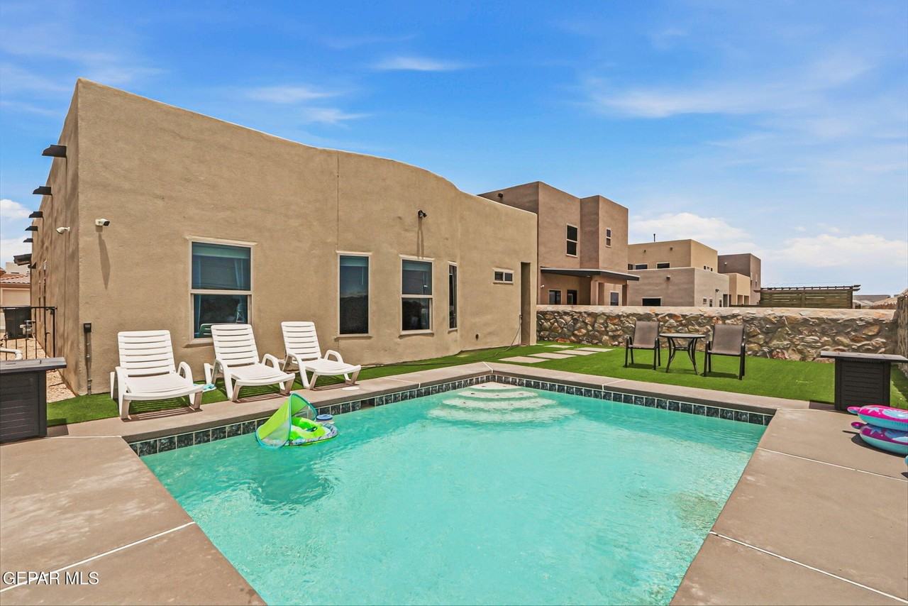 13066 Grantham Ln - Photo 7 of 50