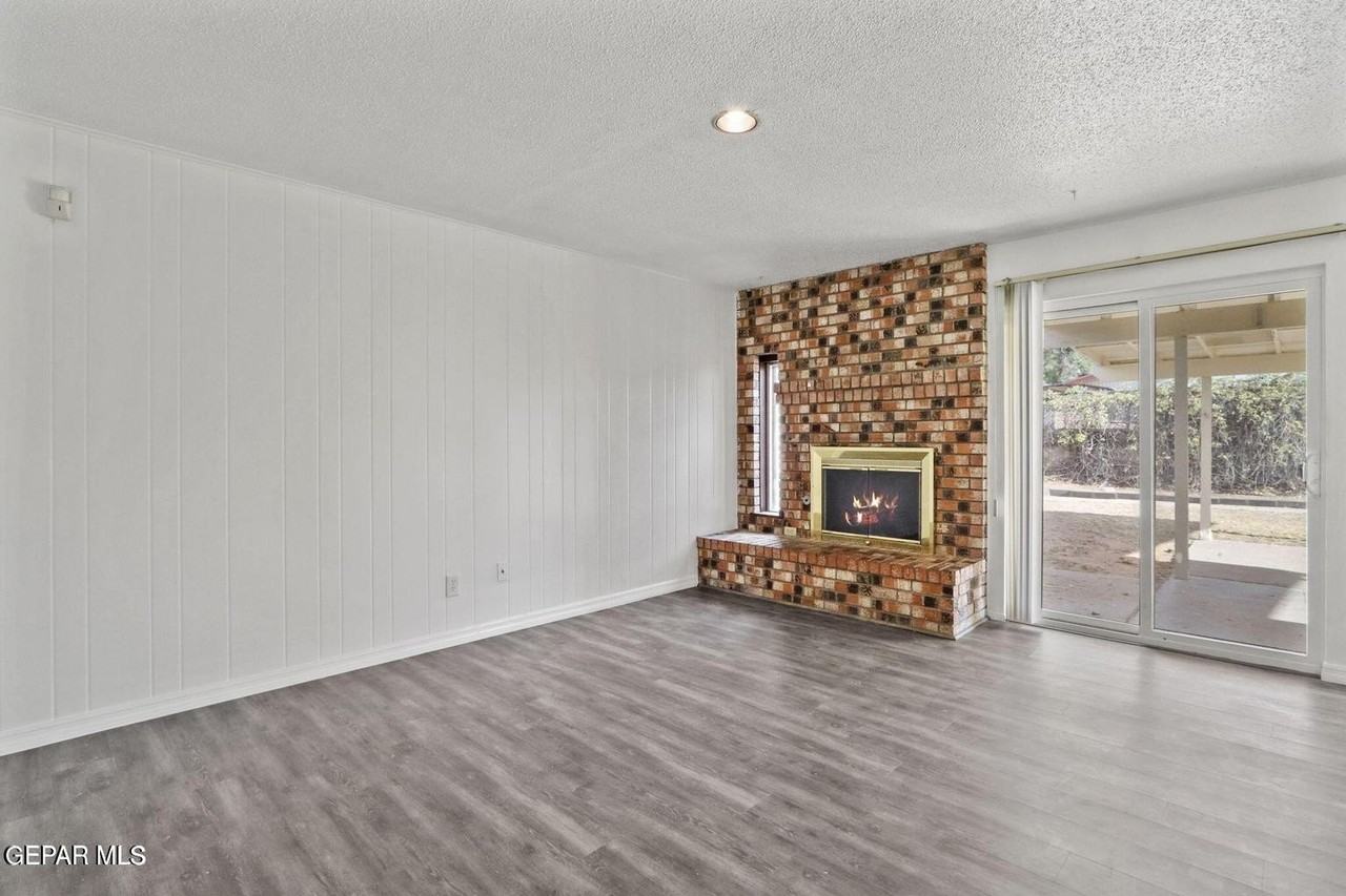 10222 Dunbarton Dr - Photo 3 of 21
