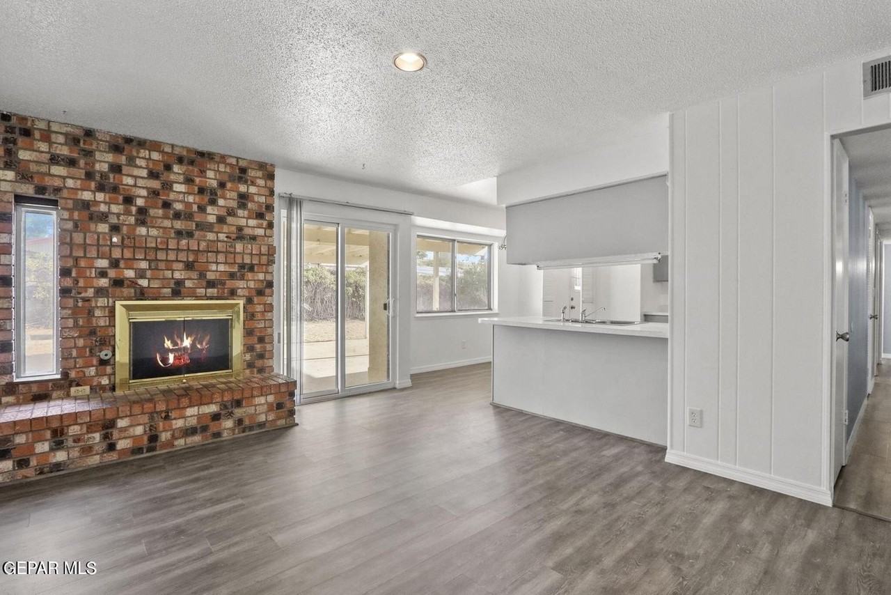 10222 Dunbarton Dr - Photo 4 of 21