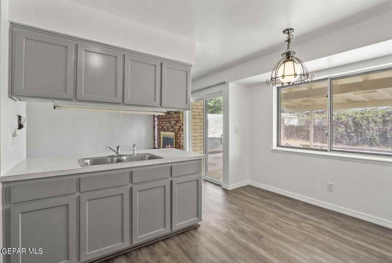 10222 Dunbarton Dr - Photo 5 of 21