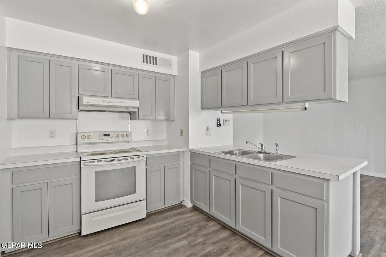 10222 Dunbarton Dr - Photo 6 of 21