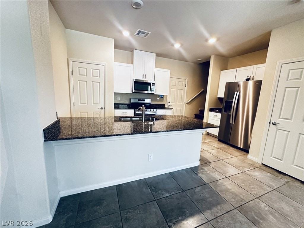 7331 Sunray Point St - Photo 3 of 20