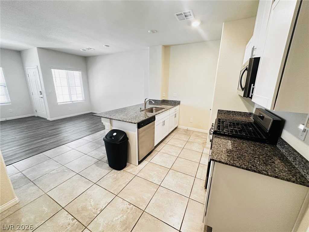 7331 Sunray Point St - Photo 4 of 20