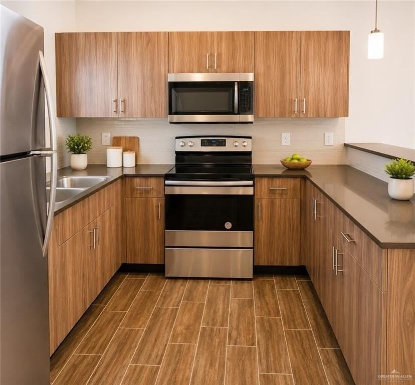 1601 W Cortlandt St #2 - Photo 4 of 17