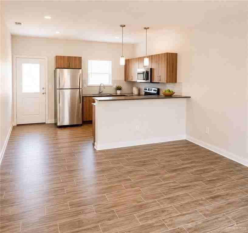1601 W Cortlandt St #2 - Photo 7 of 17