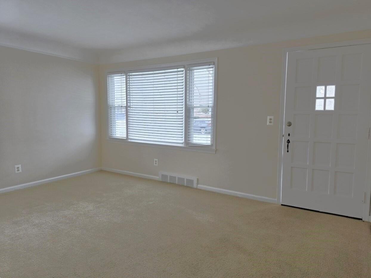 9924 Roseland St - Photo 2 of 14