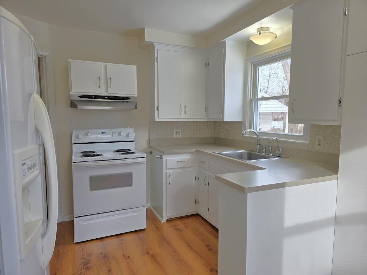 9924 Roseland St - Photo 4 of 14