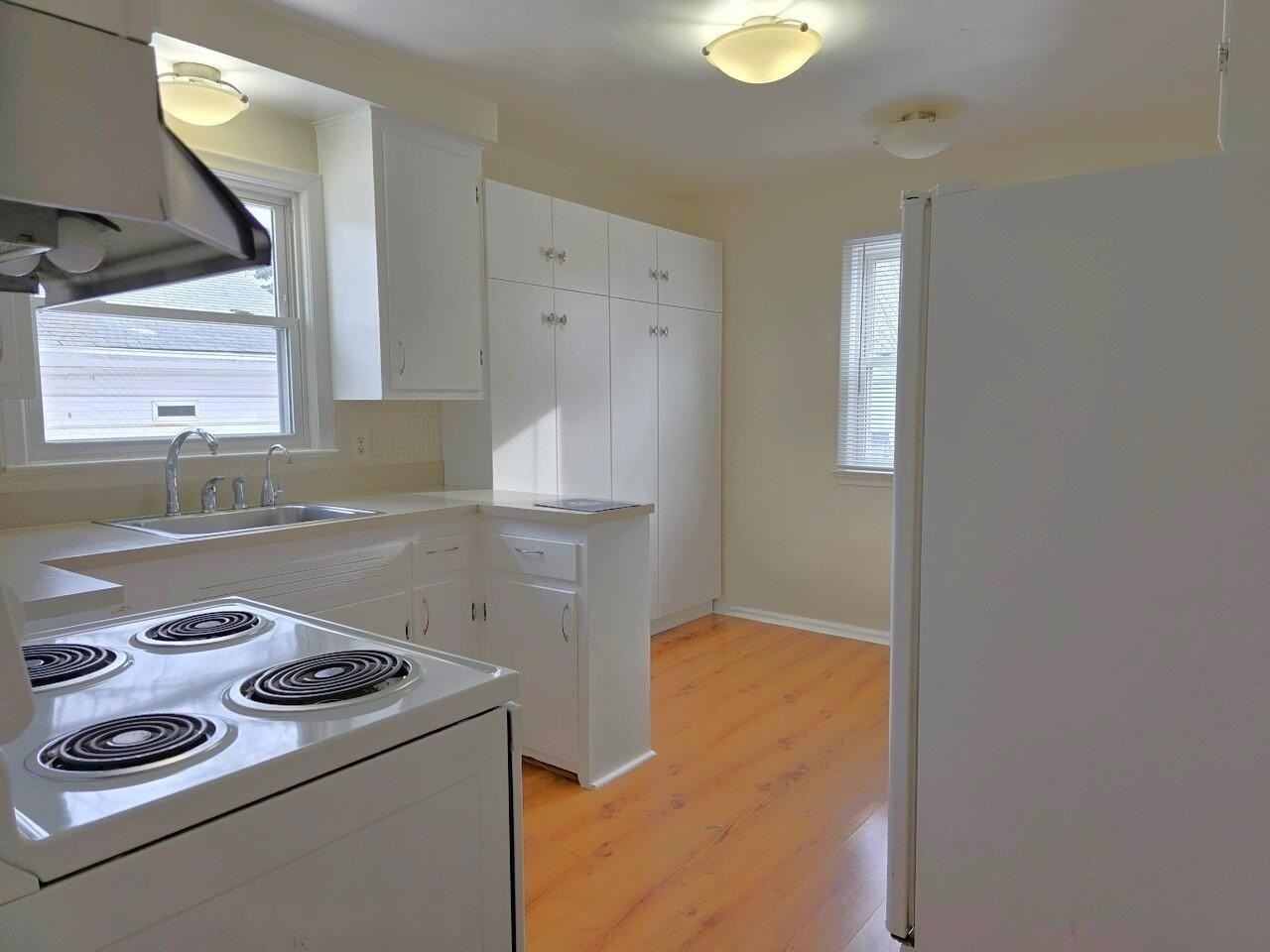 9924 Roseland St - Photo 5 of 14