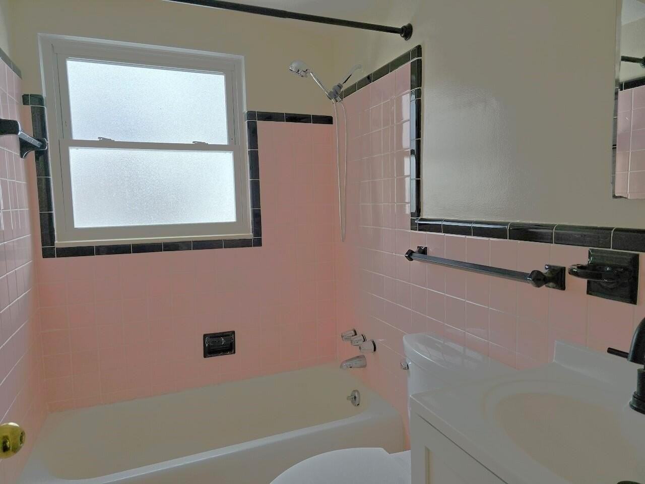 9924 Roseland St - Photo 7 of 14