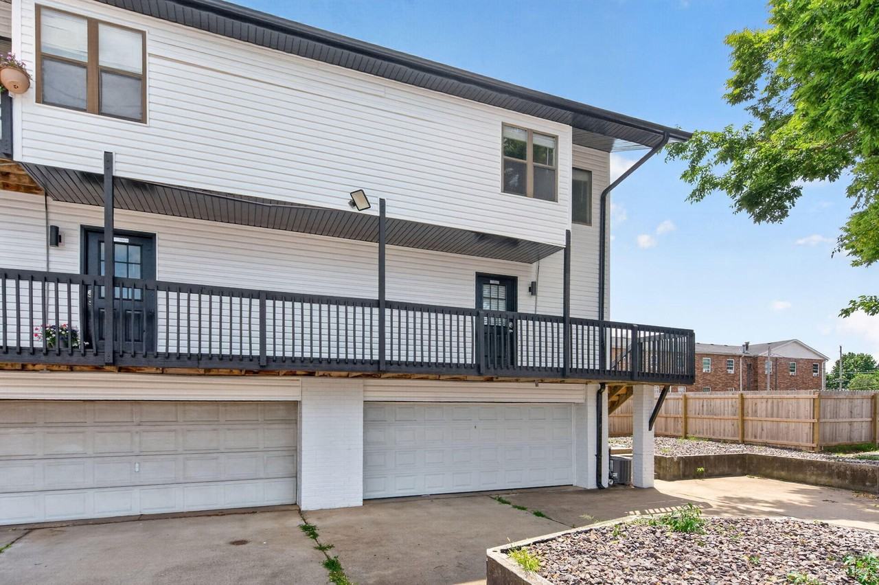 1030 E Elm St - Photo 2 of 26