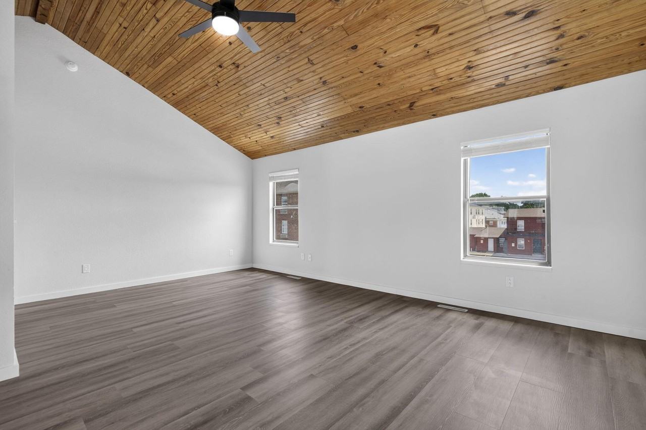 1030 E Elm St - Photo 4 of 26