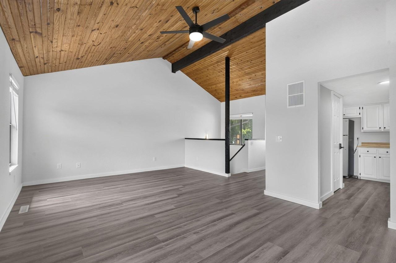 1030 E Elm St - Photo 6 of 26