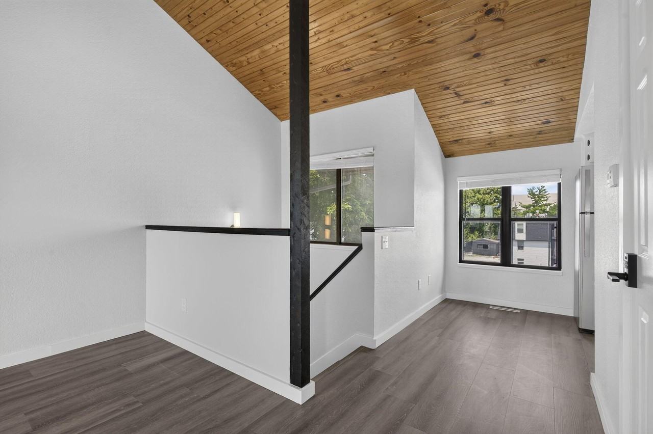 1030 E Elm St - Photo 7 of 26