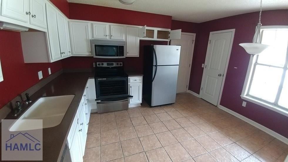 806 Malibu Dr - Photo 3 of 4