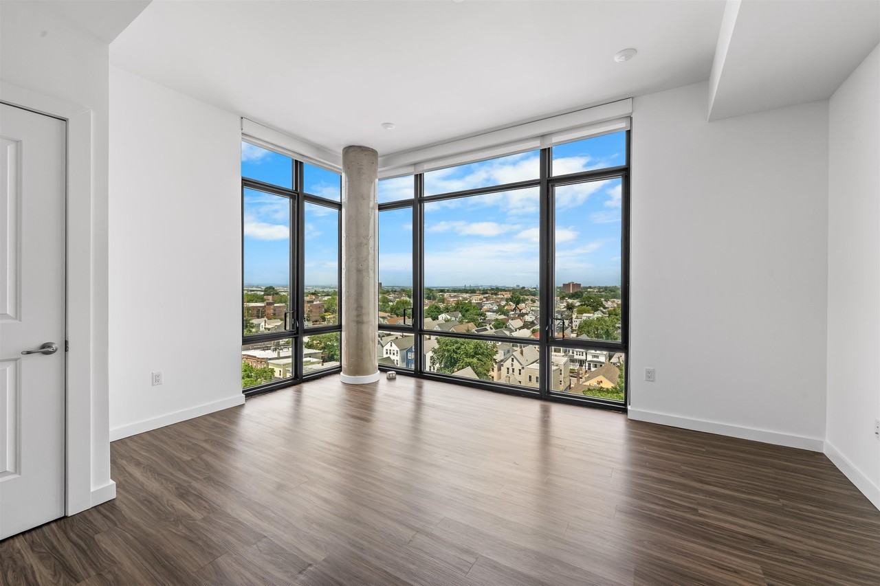 957 Broadway #1006 - Photo 3 of 18