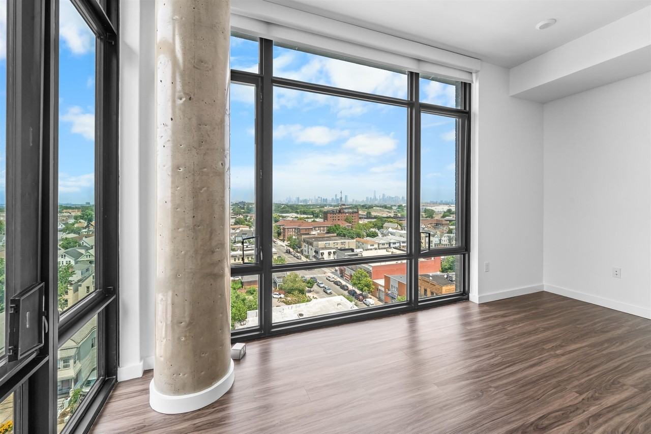 957 Broadway #1006 - Photo 4 of 18