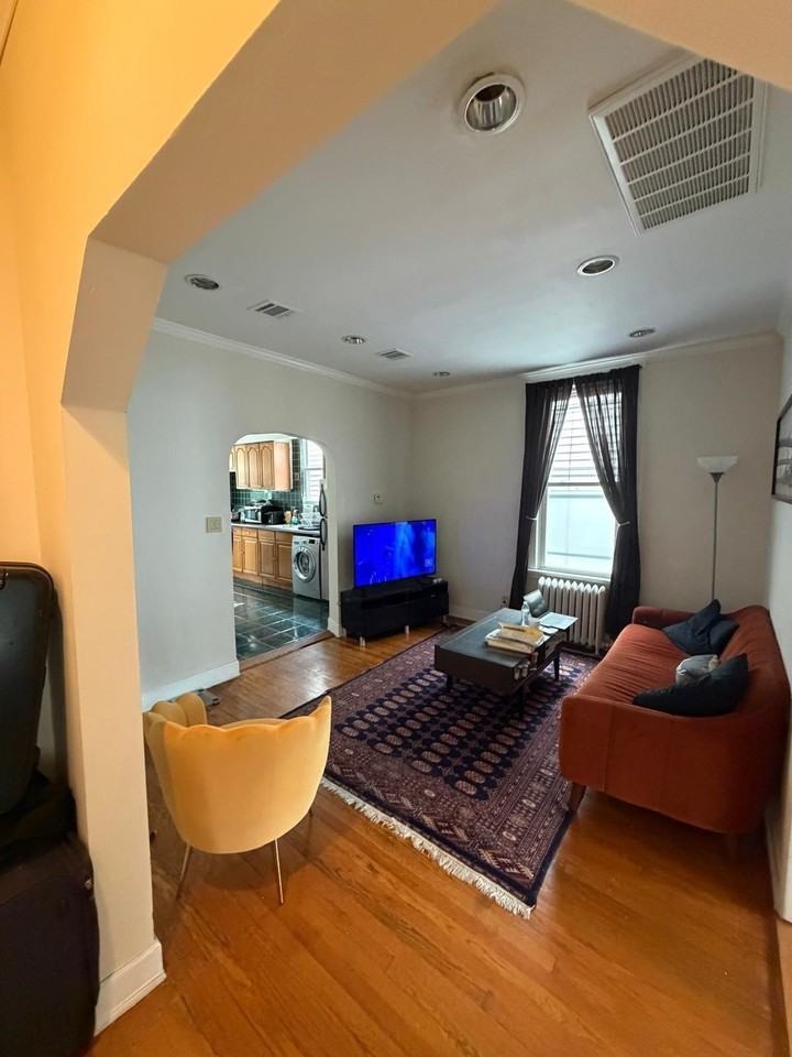 110 Hauxhurst Ave - Photo 2 of 10