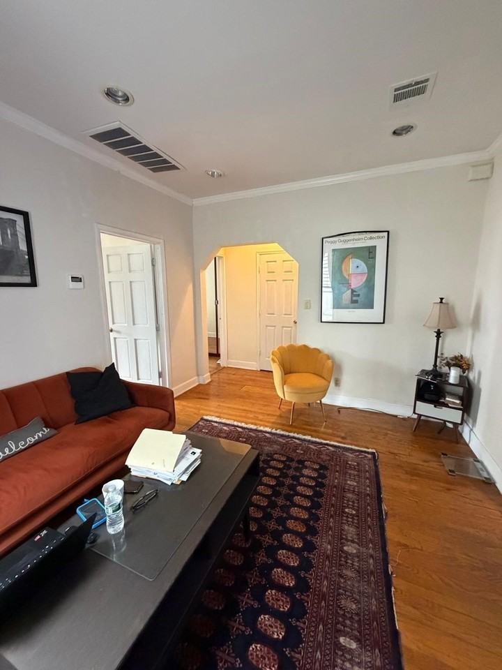 110 Hauxhurst Ave - Photo 4 of 10